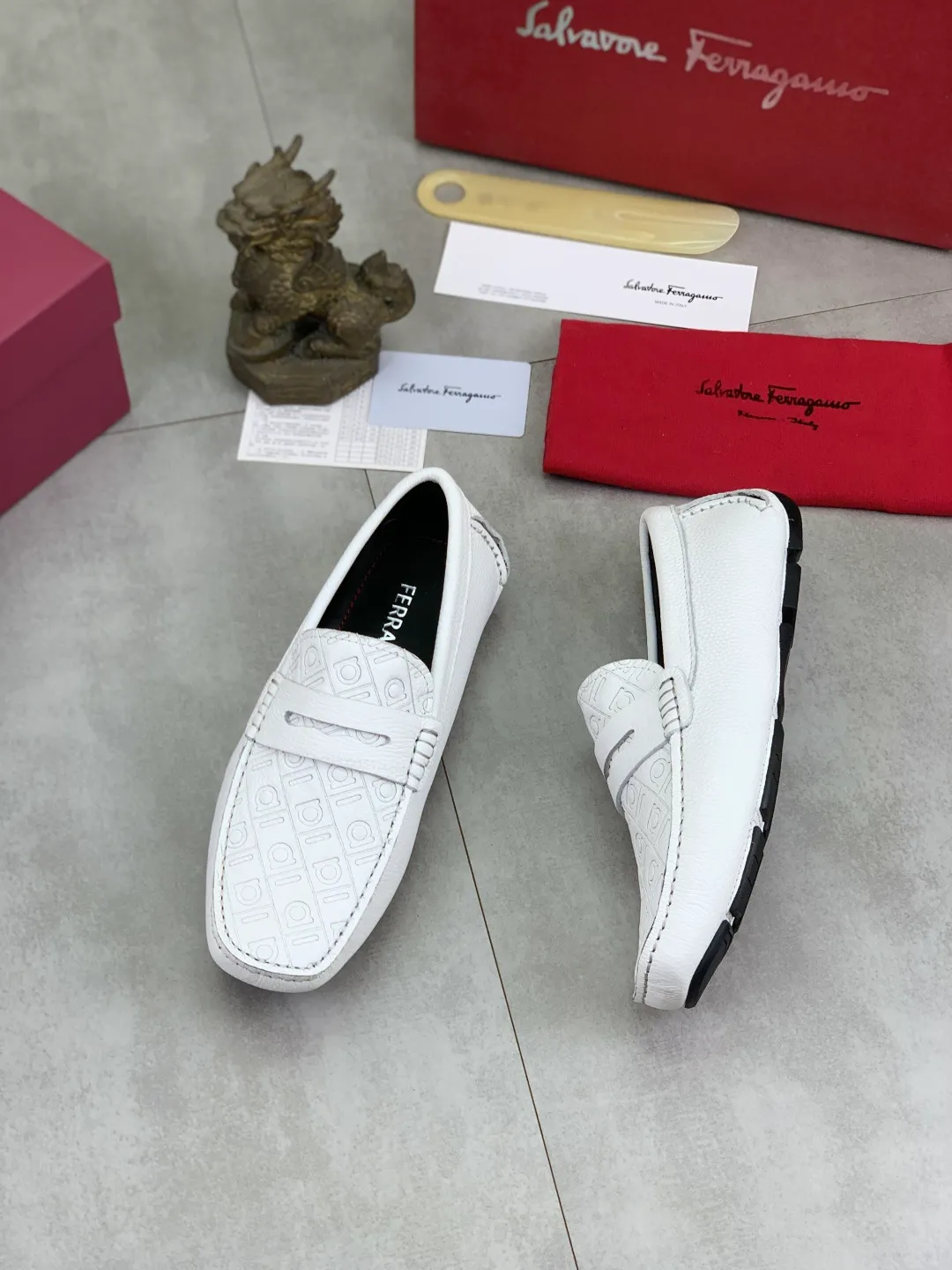 Men's shoes 💰P542 New model, high quality [Ferragamo/Ferragamo] Latest lazy slip-on shoes Original imported calfskin, imported cowhide lining + original luxury metal buckle + original combination outsole Comparison without pressure Code number: 38-45